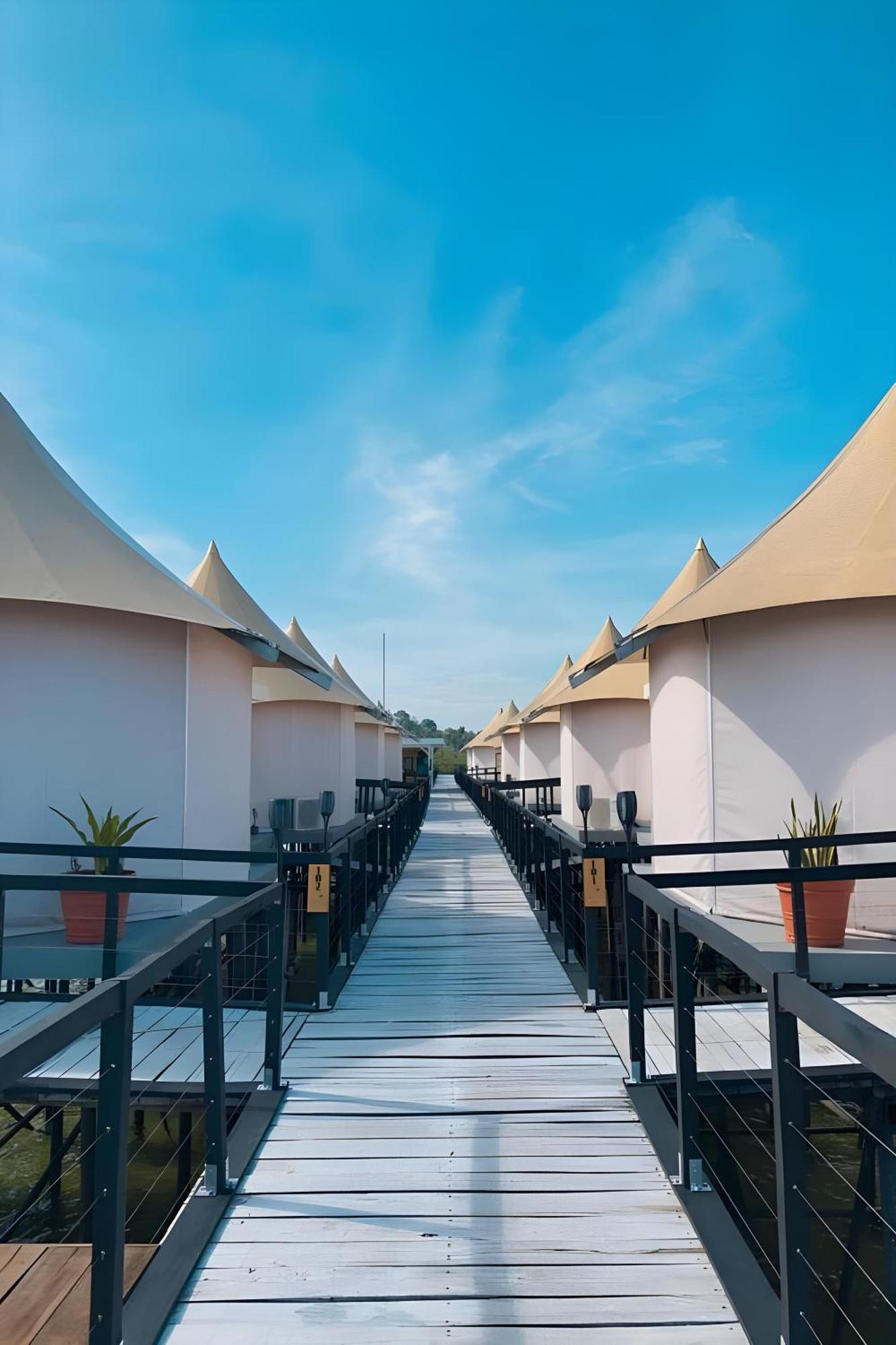 Galang Island Kiki Beach Resort, Batam מראה חיצוני תמונה