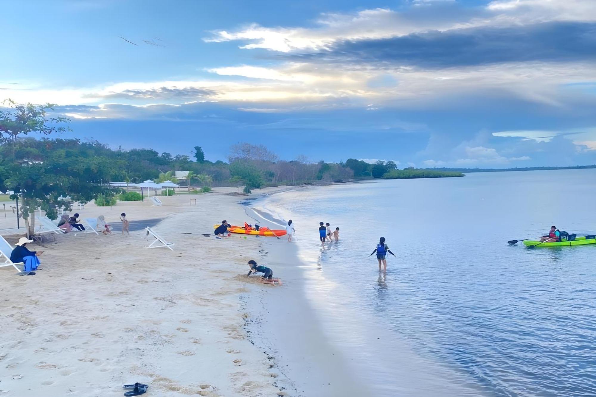 Galang Island Kiki Beach Resort, Batam מראה חיצוני תמונה